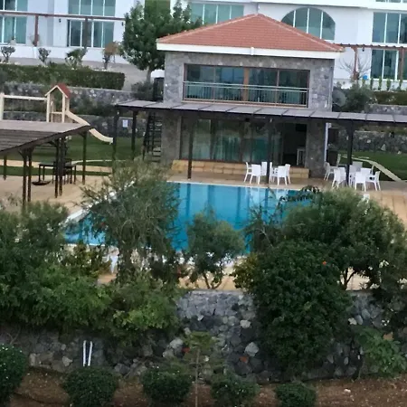 Azure Oceanview, Crystal Bay Marina Apartment
